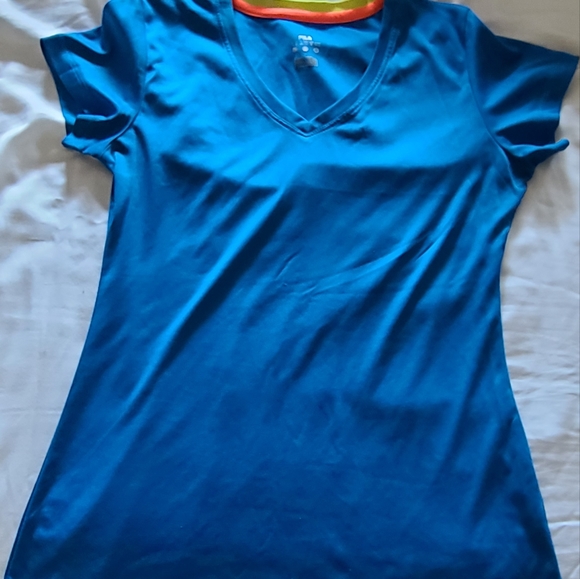 Fila size medium ladies fitness t shirt. - Picture 2 of 4